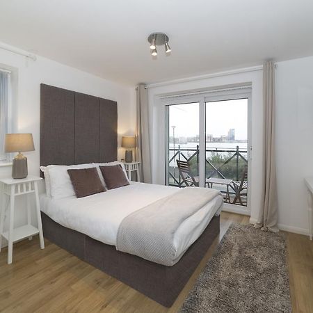 Quiet Riverside Apartment Londra Exterior foto