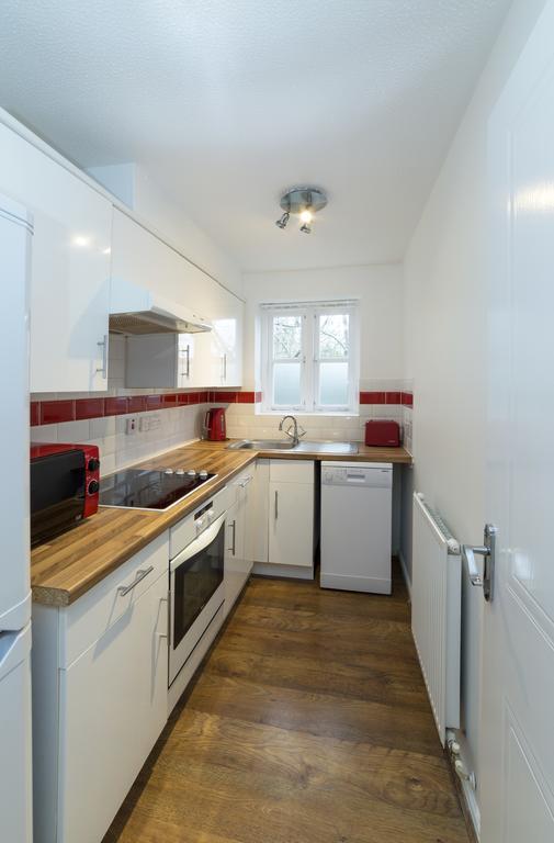 Quiet Riverside Apartment Londra Exterior foto