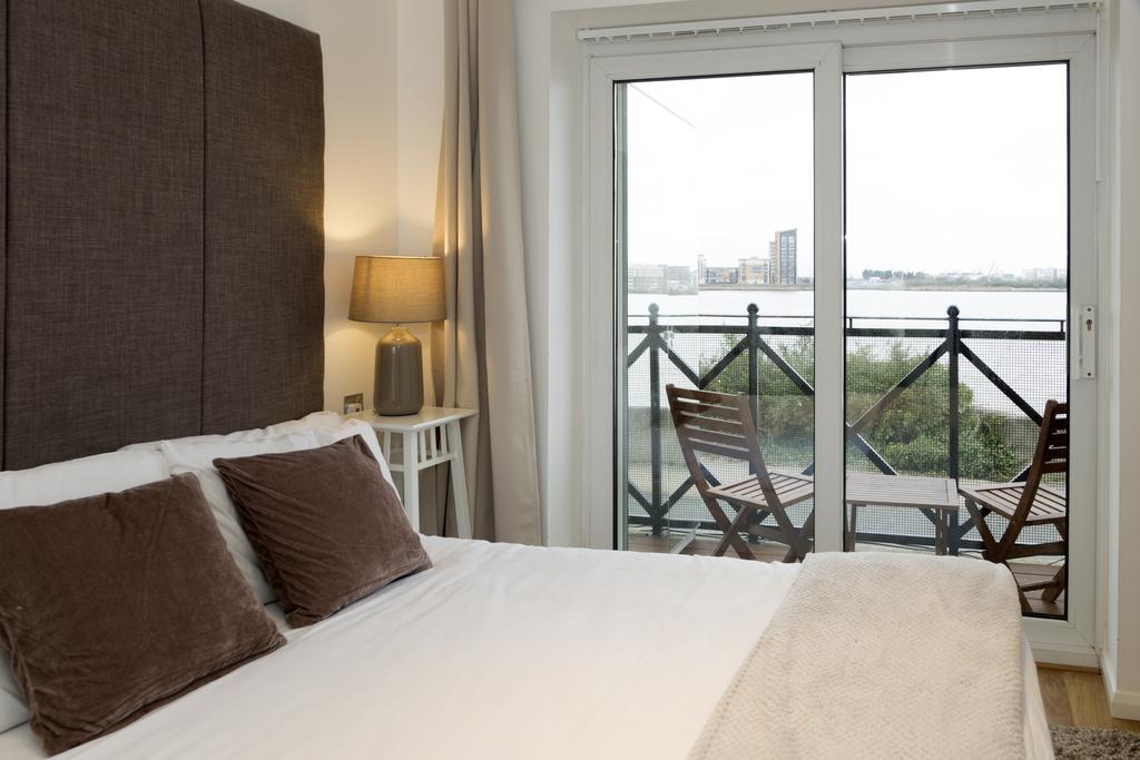 Quiet Riverside Apartment Londra Exterior foto