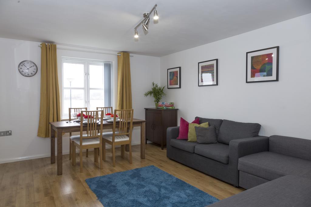 Quiet Riverside Apartment Londra Exterior foto